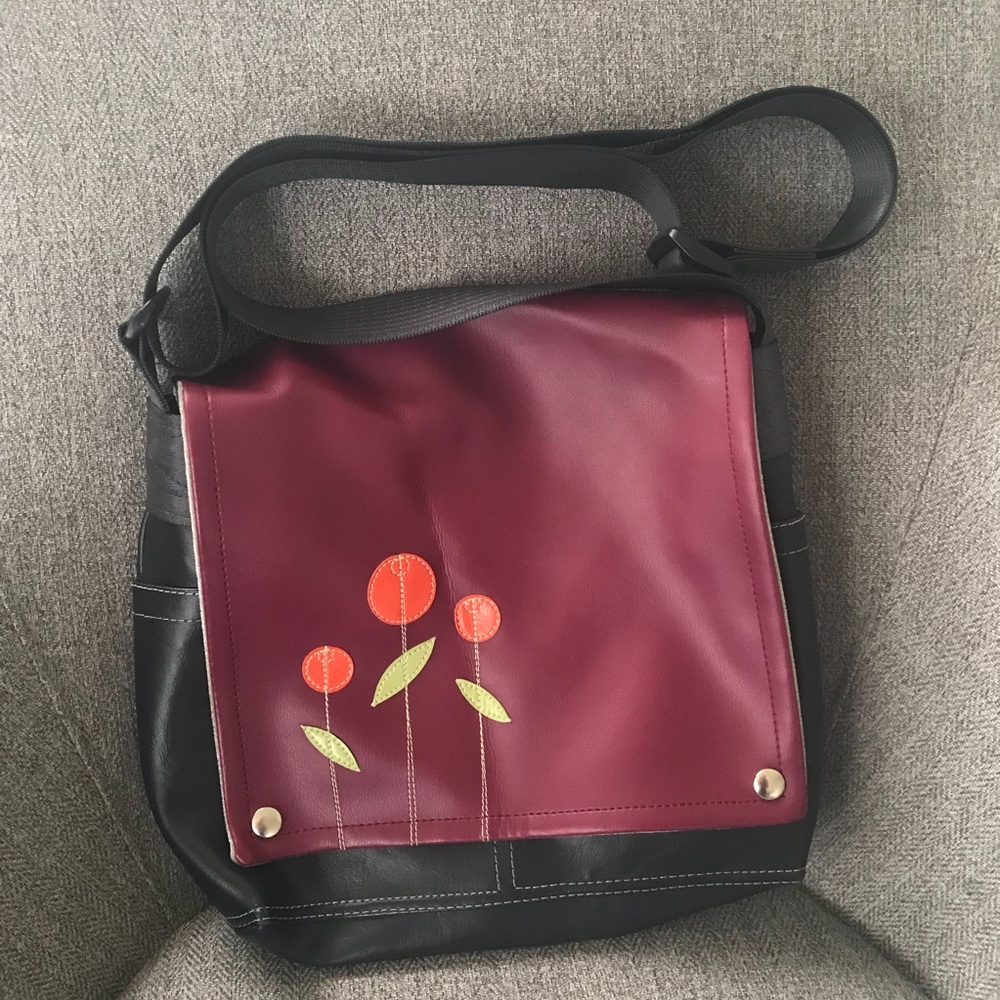 Queen Bee Creations- Rebecca Pearcy. Vinyl Purse.